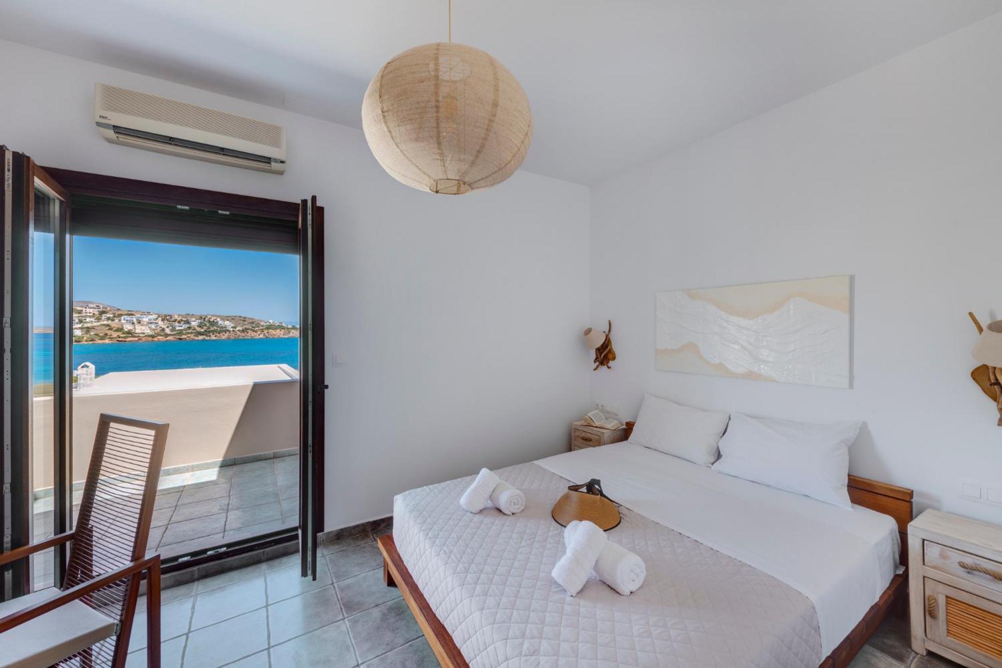Lalari Beach Suites Vari  Exterior photo