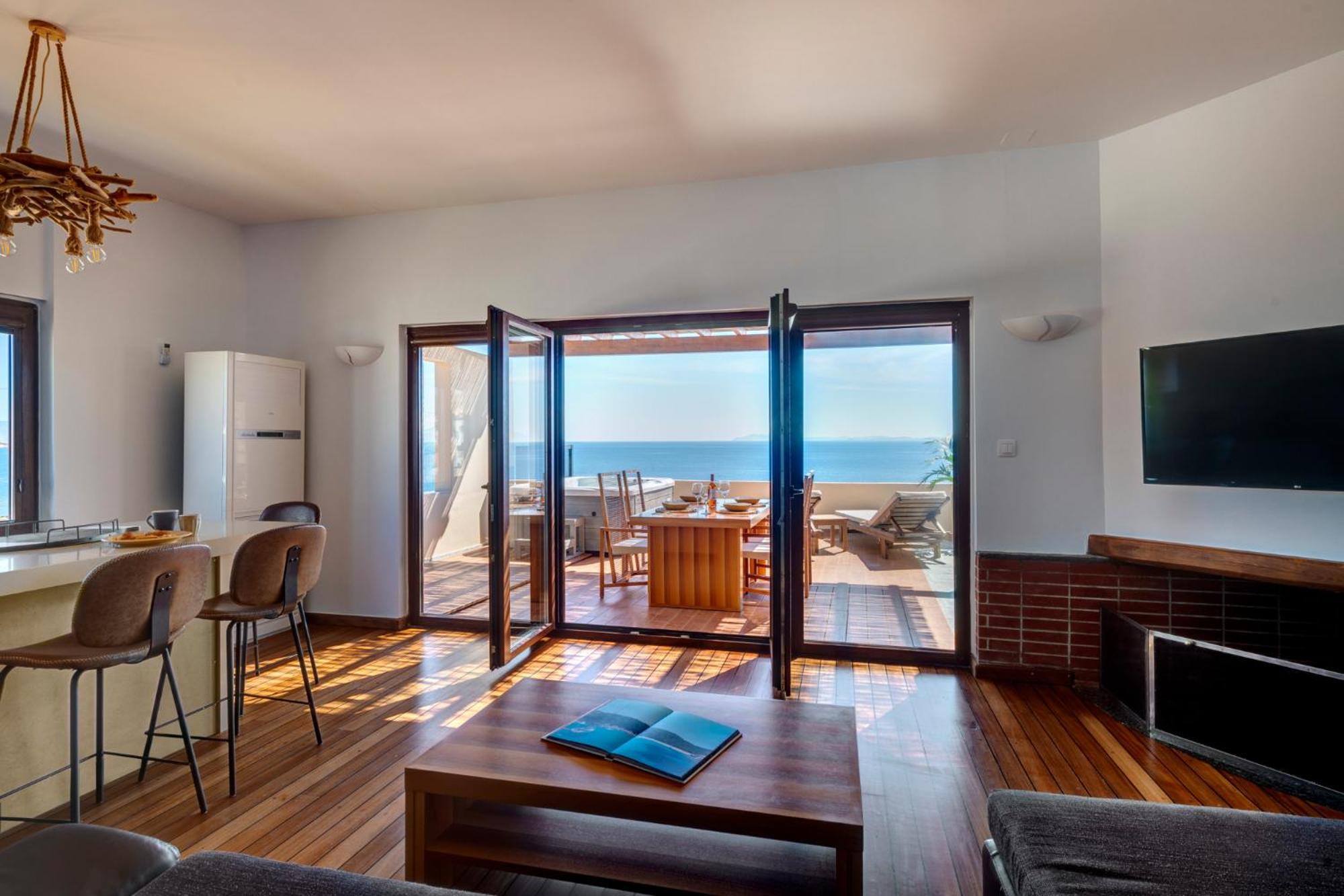 Lalari Beach Suites Vari  Exterior photo
