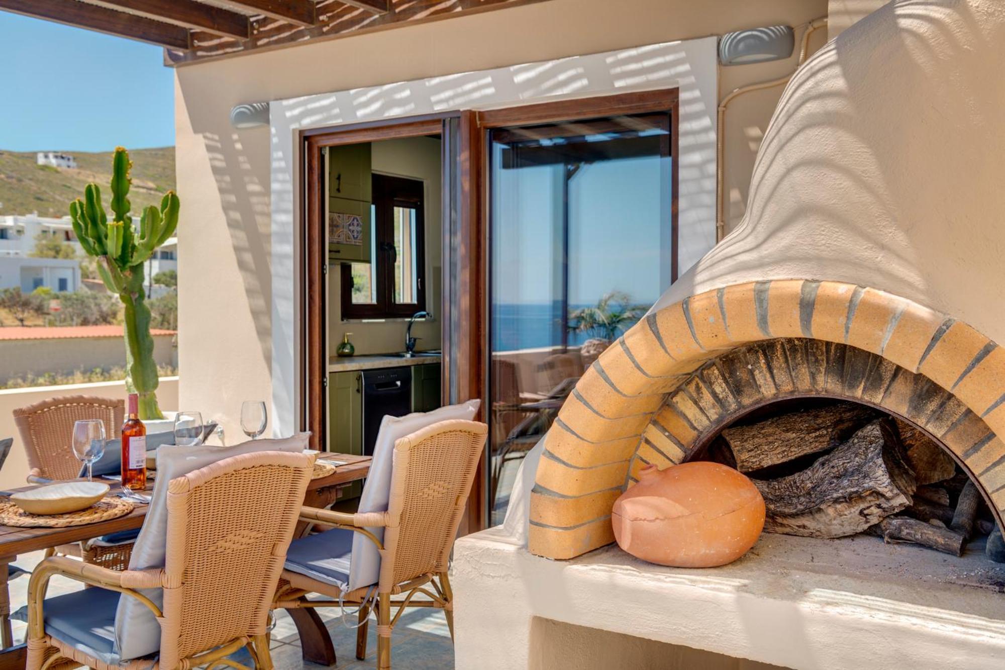 Lalari Beach Suites Vari  Exterior photo