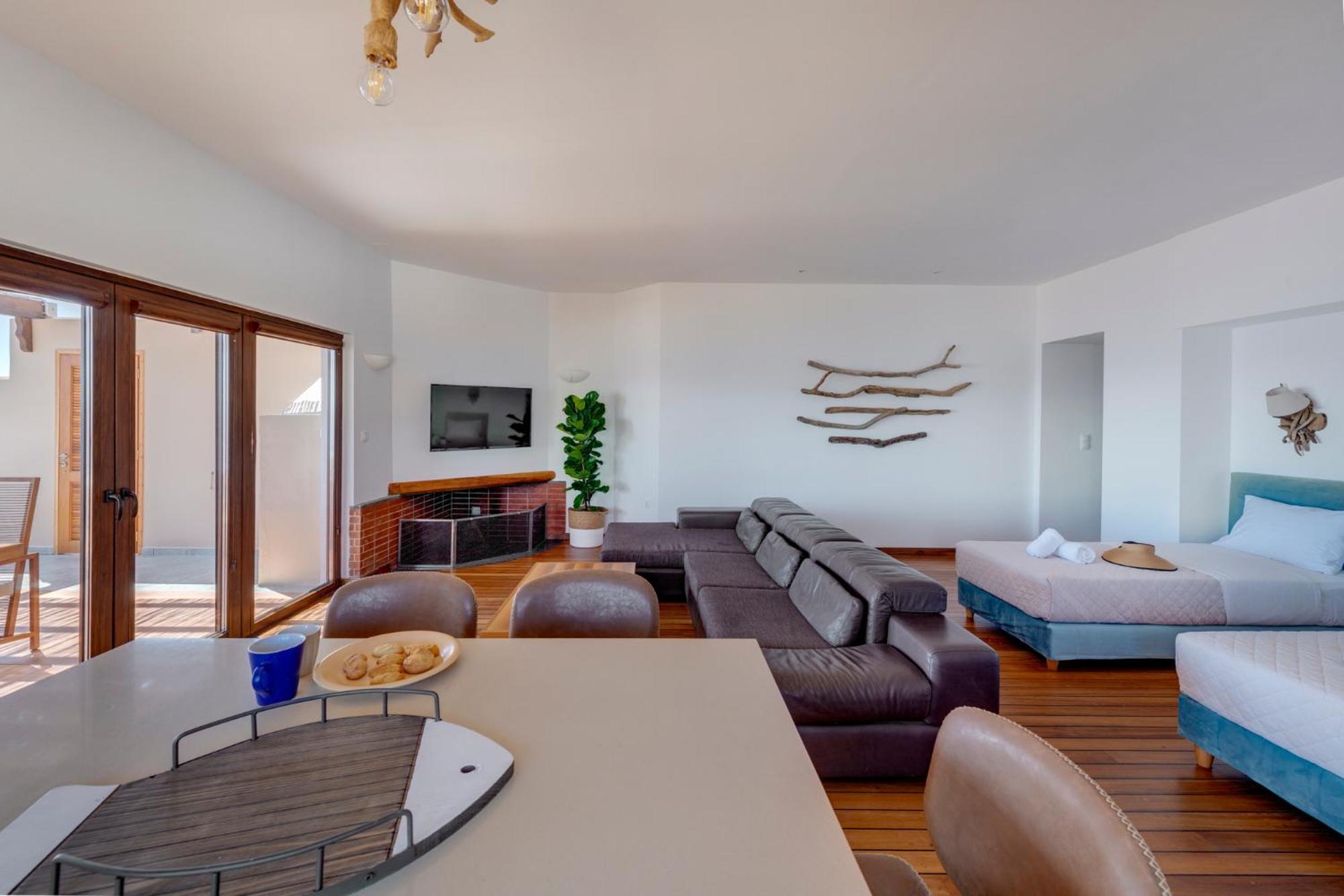 Lalari Beach Suites Vari  Exterior photo