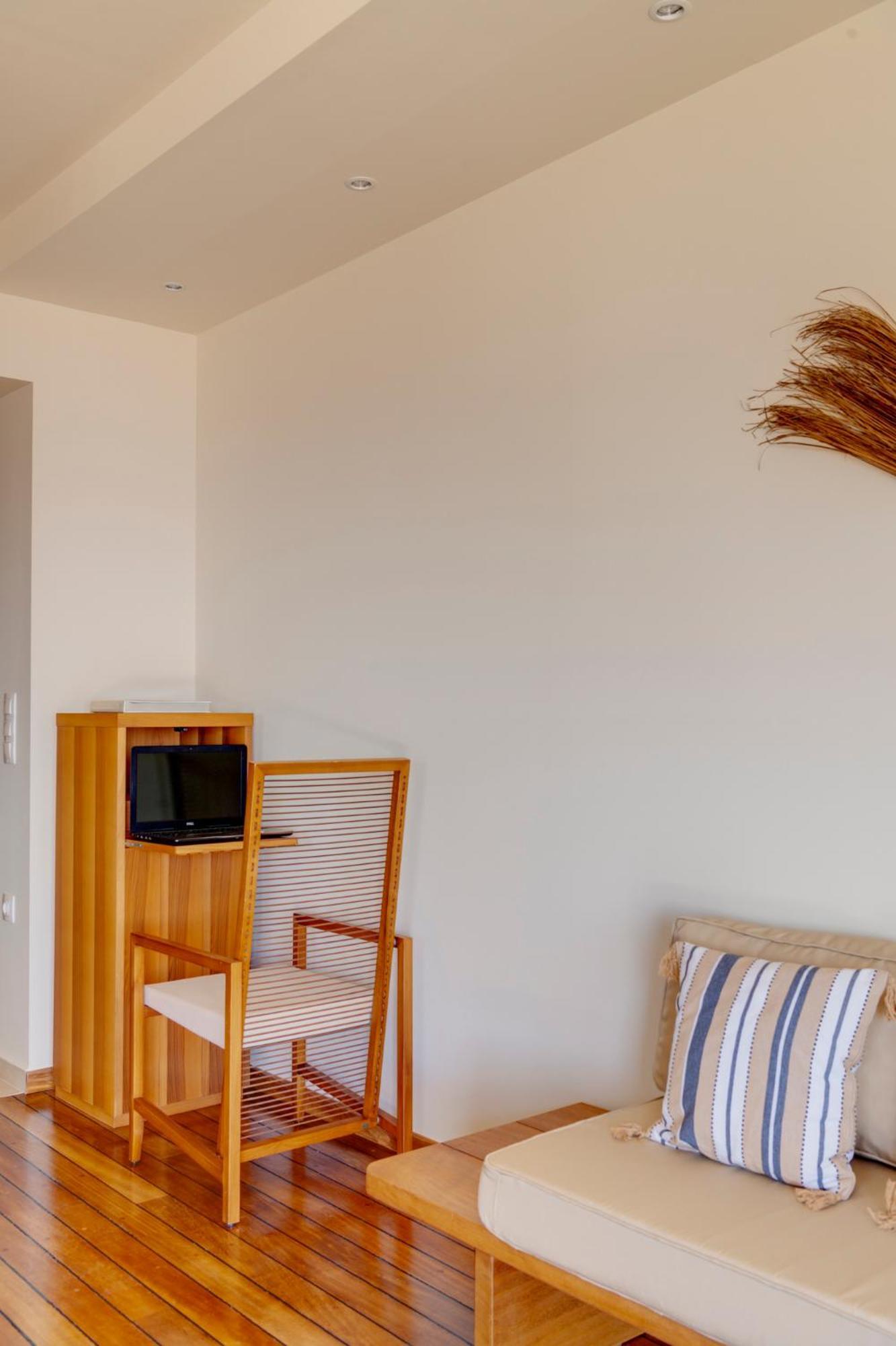 Lalari Beach Suites Vari  Exterior photo