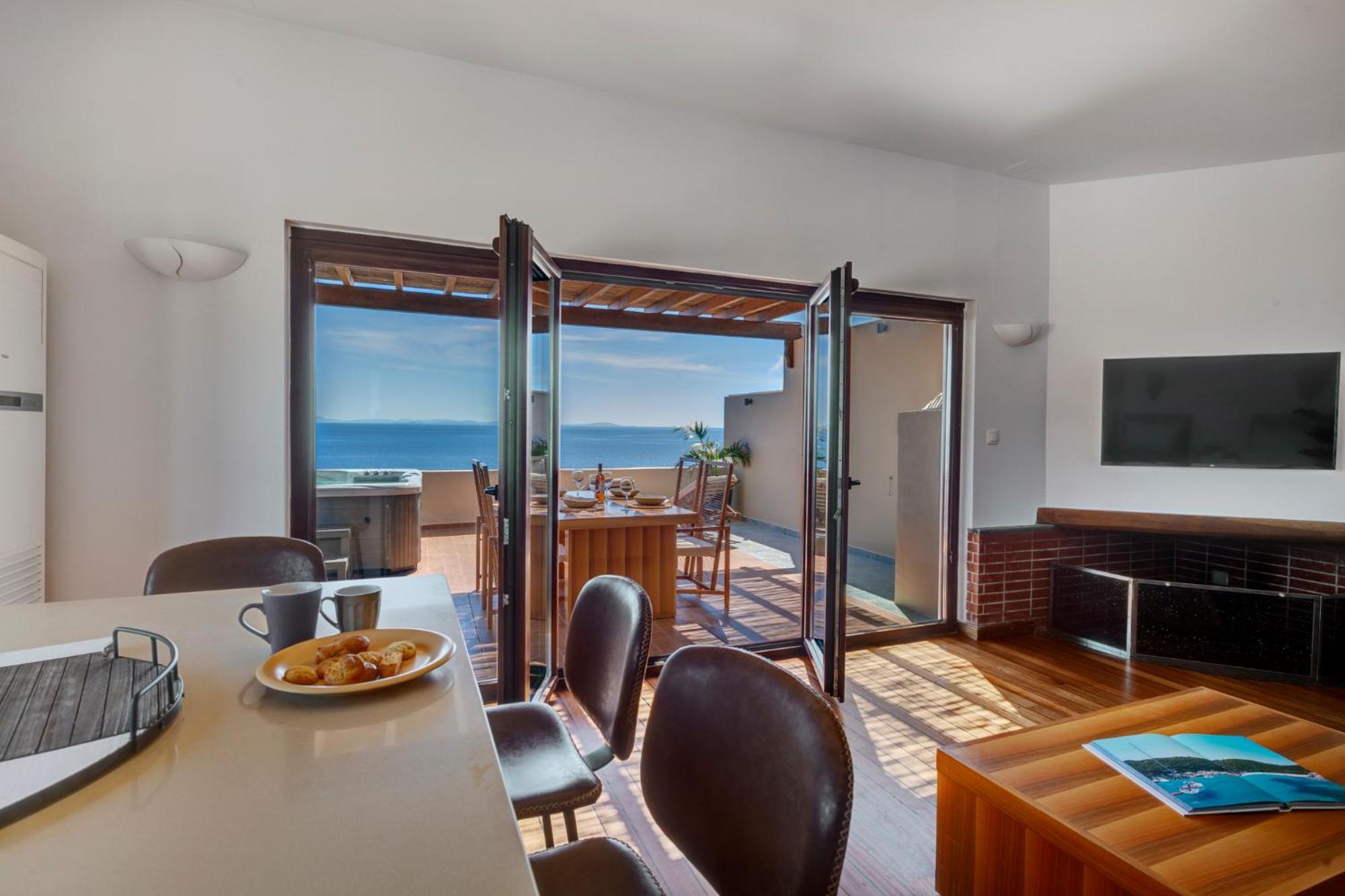 Lalari Beach Suites Vari  Exterior photo