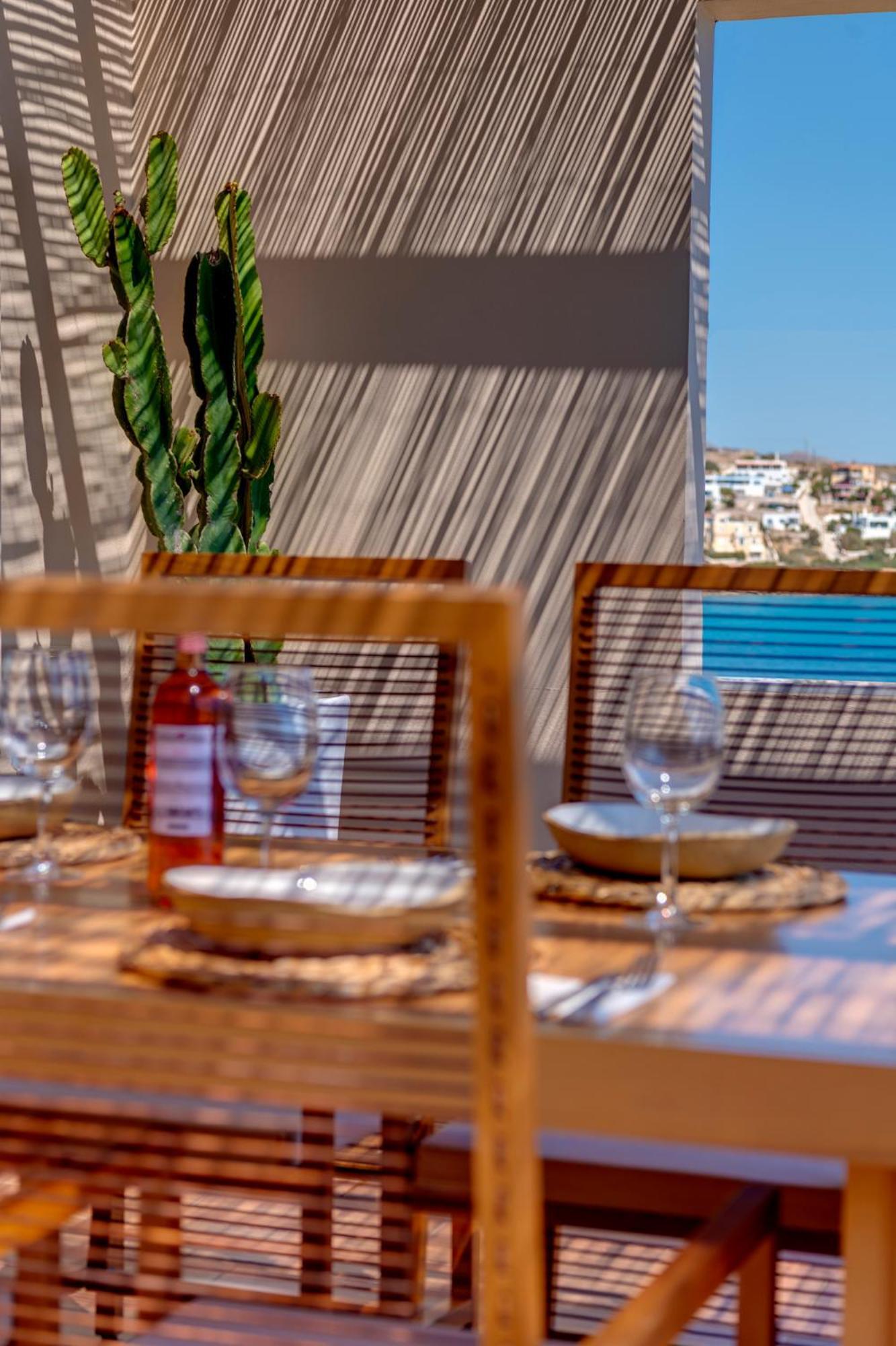 Lalari Beach Suites Vari  Exterior photo