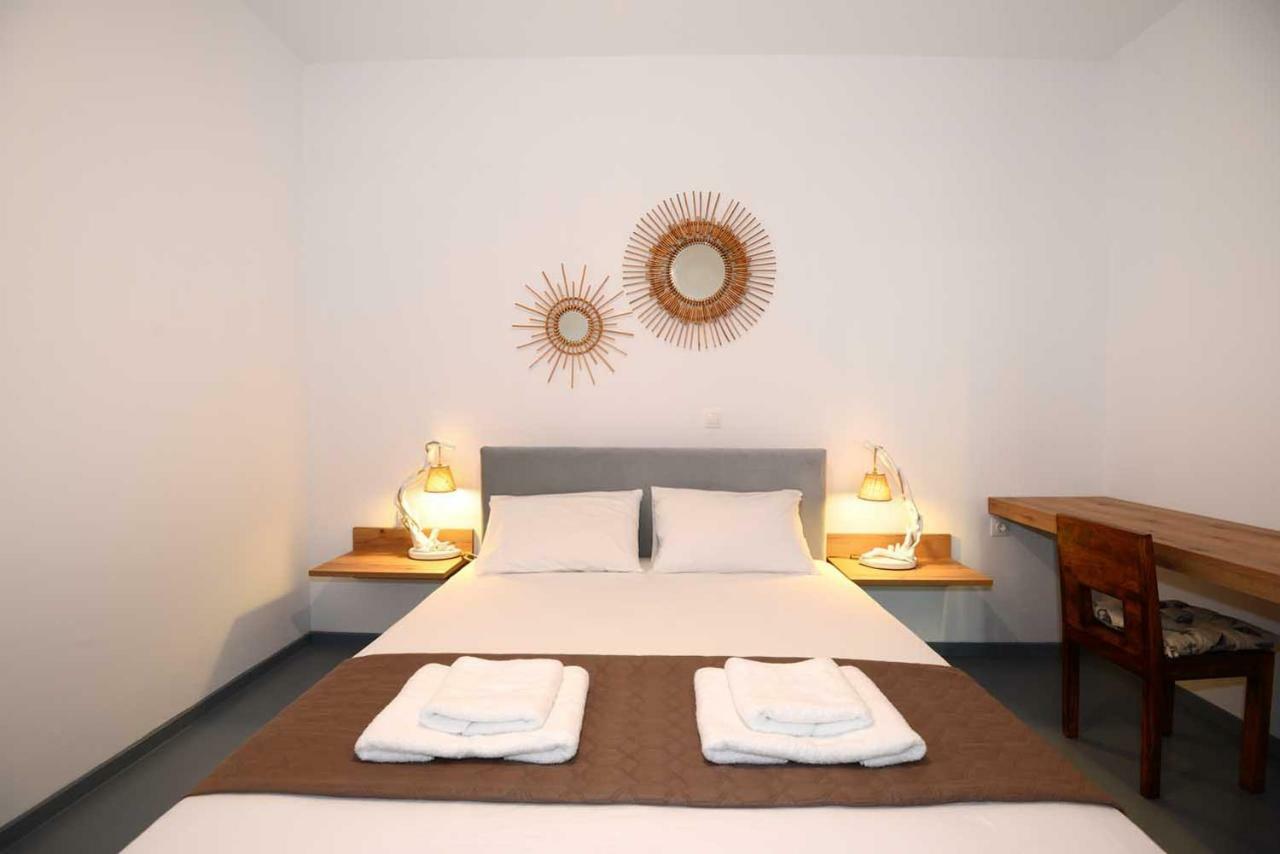 Lalari Beach Suites Vari  Exterior photo