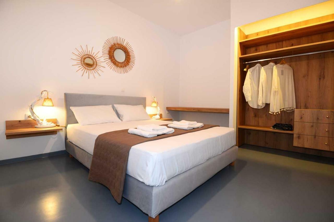 Lalari Beach Suites Vari  Exterior photo
