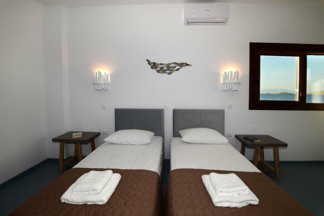 Lalari Beach Suites Vari  Exterior photo