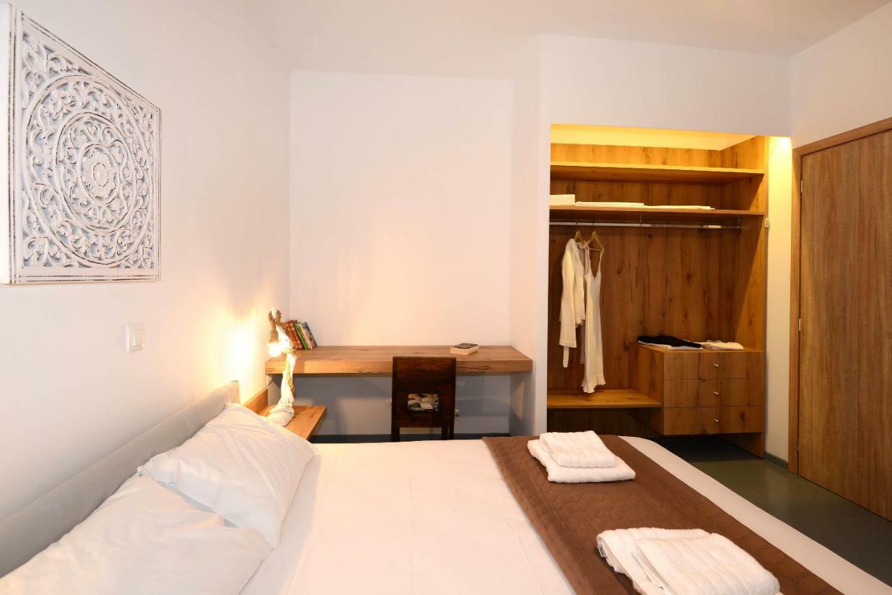 Lalari Beach Suites Vari  Exterior photo