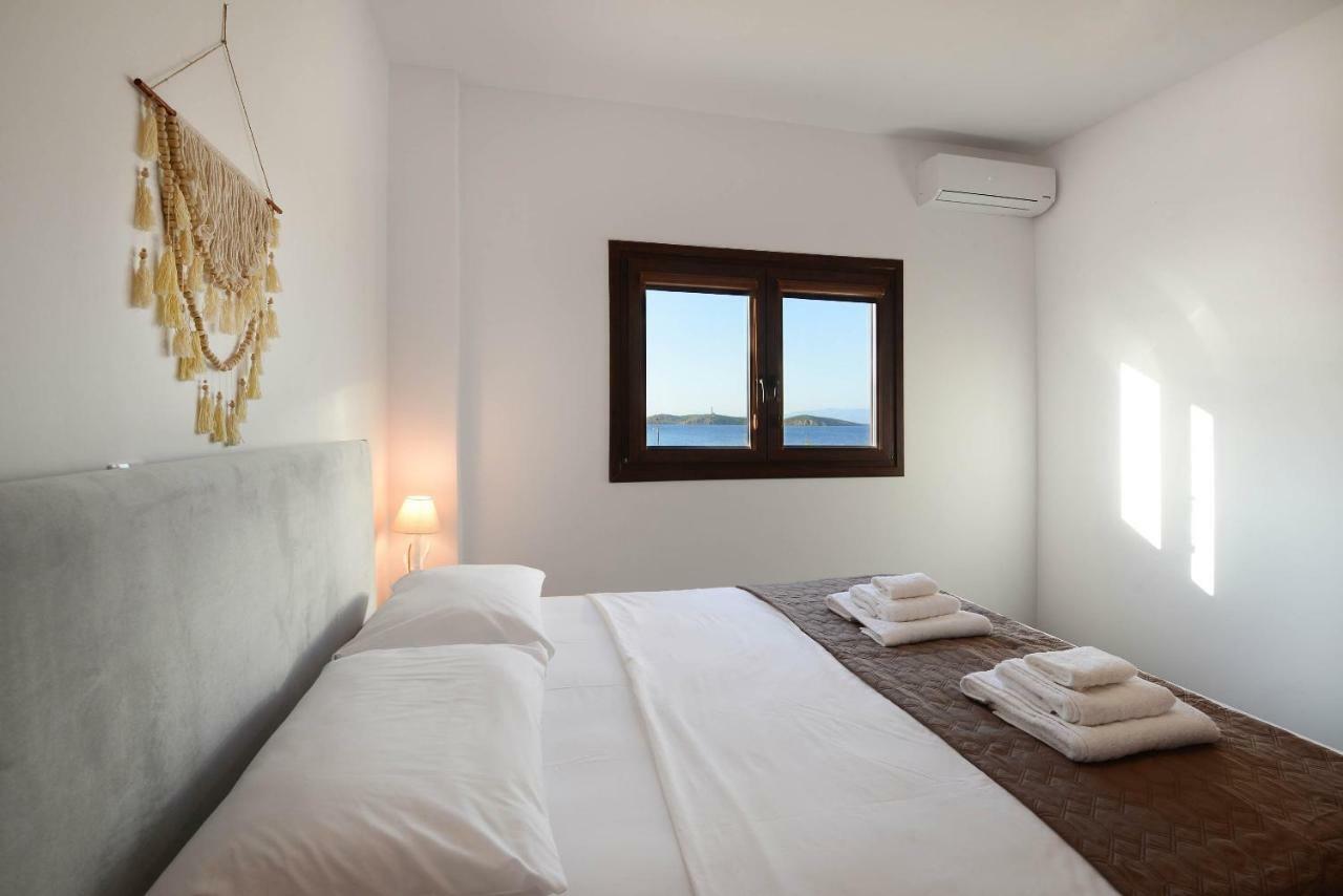 Lalari Beach Suites Vari  Exterior photo