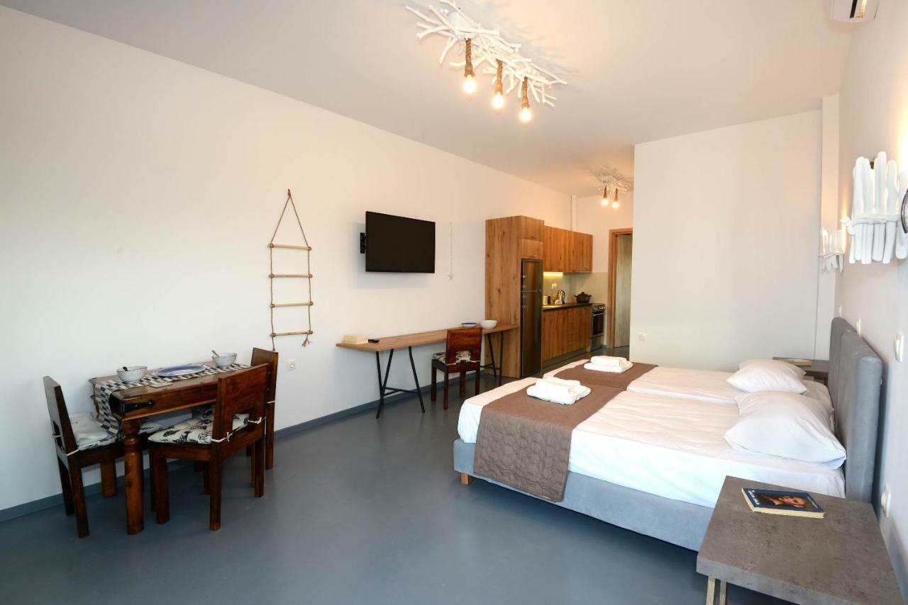 Lalari Beach Suites Vari  Exterior photo