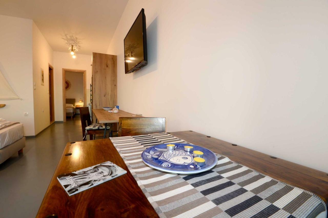 Lalari Beach Suites Vari  Exterior photo