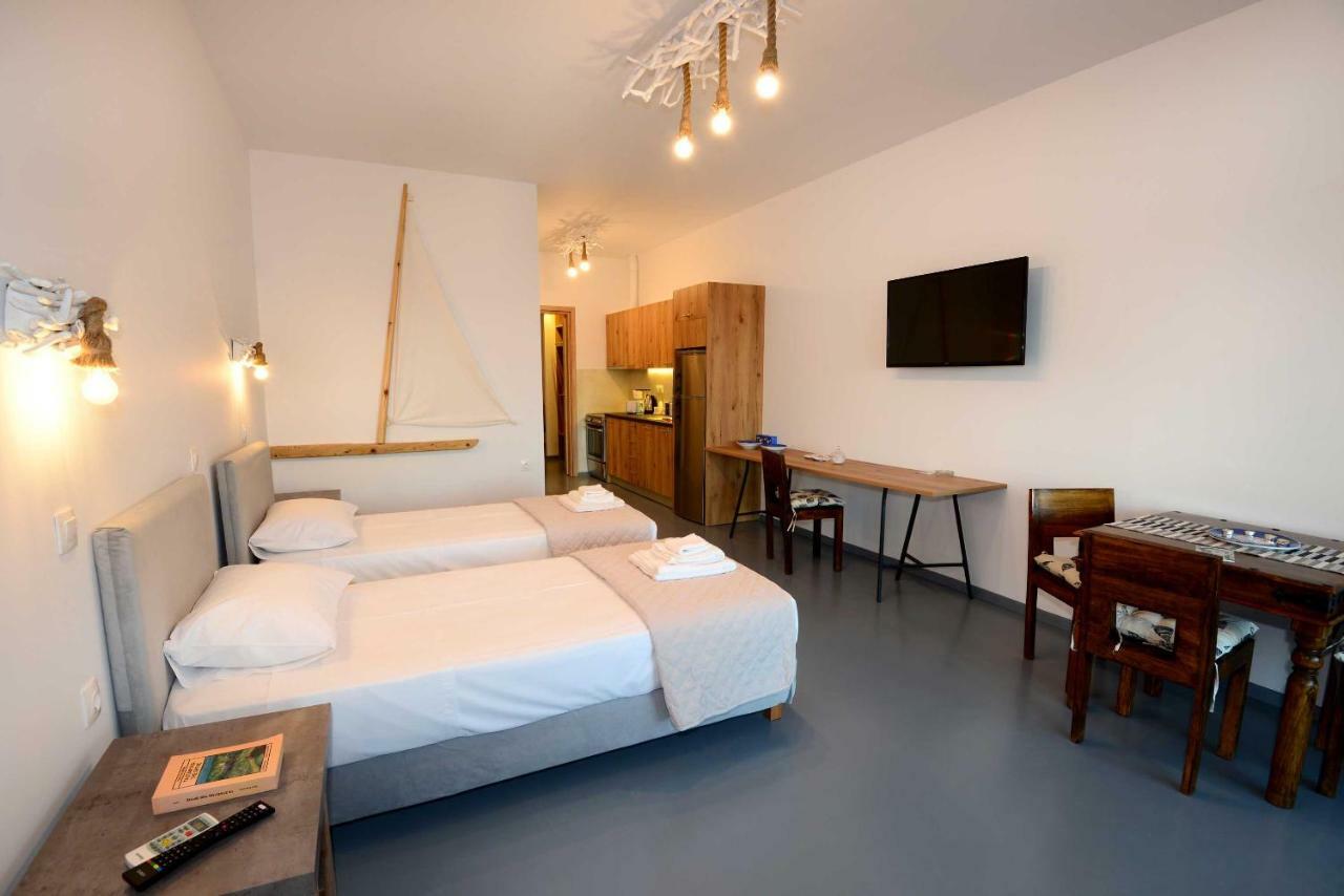 Lalari Beach Suites Vari  Exterior photo