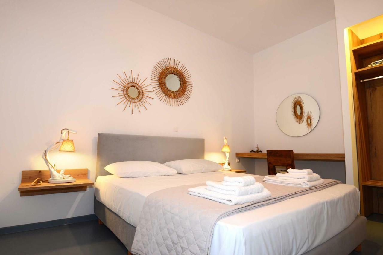 Lalari Beach Suites Vari  Exterior photo